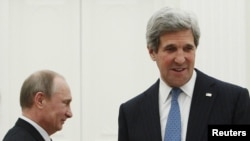 Vladimir Putin și John Kerry in mai 2013 la Moscova.