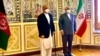 د افغانستان د بهرنیو چارو وزارت سرپرست محمد حنیف اتمر له خپل ایراني سیال محمد جواد ظریف سره وکتل