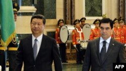 Түркмөнстан -- Кытай лидери Си Цзинпин Түркмөнстандын президенти Гурбангулы Бердимухаммедов менен. Ашгабат, 3-сентябрь, 2013. 