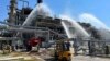 Pompierii ruși sting un incendiu la o rafinărie de petrol din regiunea Rostov-pe-Don incendiată în urma unui atac cu drone ucrainene. (fotografie de arhivă)