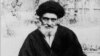 آیت الله ابوالقاسم کاشانی پیش از ۲۸ مرداد راه خود را از محمد مصدق جدا کرد و به صف مخالفان وی پیوست.