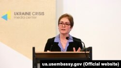 Йованович зазначила, що Трамп чинив тиск на Державний департамент, щоб її звільнили з посади