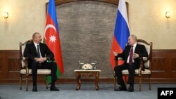 Ильхам Алиев (слева) и Владимир Путин, Бишкек, 12 октября 2023 г.