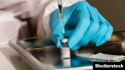 Gigantul farmaceutic american Pfizer a semnat un acord de licenţă voluntară care ar trebui să permită ca pastila sa anti-COVID-19 - odată autorizată - să fie distribuită şi în afara ţărilor bogate 