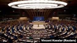 2 липня керівництво українського парламенту відкликало запрошення для спостерігачів ПАРЄ на дострокові парламентські вибори в Україні