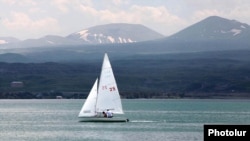 Առագաստանավ Սևանա լճում