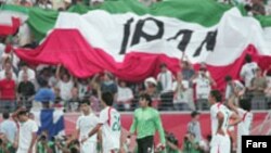 با کناره گیری تیم بایرن مونیخ آلمان از رقابت های فوتبال امارات ، قرار است تیم ملی فوتبال ایران روز هجدهم دی ماه به مصاف تیم آلمانی هامبورگ برود.