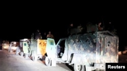 Сирійські сили їдуть на військових машинах, прямуючи до Латакії в Алеппо, 6 березня 