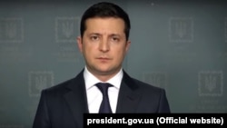 13 лютого оприлюднене розслідування «Схем» про поїздку Зеленського до Оману, де в той час перебував секретар Ради безпеки Росії