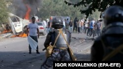 Беспарадкі каля дому Алмазьбека Атамбаева 8 жніўня 2019 году