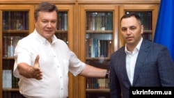 Експрезидент України Віктор Янукович і тодішній заступник голови Адміністрації президента Андрій Портнов