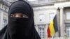 Бельгияда парламент алдында никабчан аялдар акцияга чыгышкан