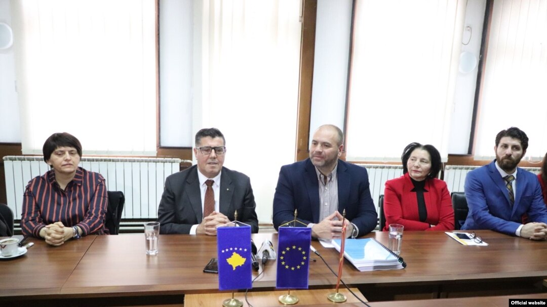Во Општина Куманово се одржа работна средба на делегации од општините Куманово и Гњилане, предводени од Градоначалниците Максим Димитриевски и Љутфи Азири.