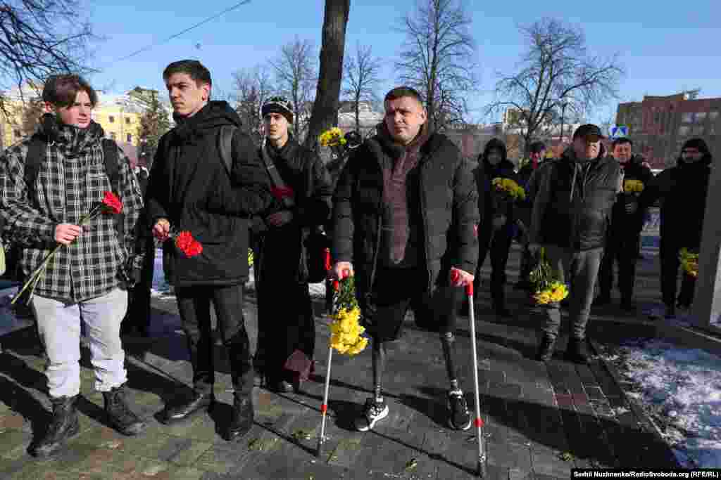 У Кіеве ўшаноўваюць герояў Нябеснай сотні,&nbsp;якія загінулі ў часе Рэвалюцыі годнасьці ў 2013&ndash;2014 гадах. Сярод іх былі і два беларусы &mdash;&nbsp;Міхась Жызьнеўскі&nbsp;(загінуў 22 студзеня 2014 году) і грамадзянін Украіны, этнічны беларус, колішні дэпутат парлямэнту&nbsp;Якаў Зайко&nbsp;(памёр 18 лютага 2014 году ад інфаркту, калі ўцякаў ад бэркутаўцаў на вуліцы Інстытуцкай у Кіеве). Пратэсты 2013&ndash;2014 гадоў дапамаглі адхіліць ад улады прарасейскага прэзыдэнта Віктара Януковіча. Расея адказала анэксіяй Крымскага паўвострава Ўкраіны і распальваньнем беспарадкаў, якія прывялі да канфлікту ва ўсходнім рэгіёне Данбасу. У лютым 2022 году Расея пачала поўнамаштабнае ўварваньне ва Ўкраіну.