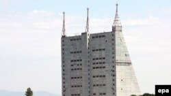 ايستگاه رادار قبله در جمهوری آذربايجان، که در سال ۱۹۸۵ ميلادی و در زمان اتحاد شوروی سابق ايجاد شده بود، از جمله ايستگاه های بزرگ درجهان به شمار می رود.
