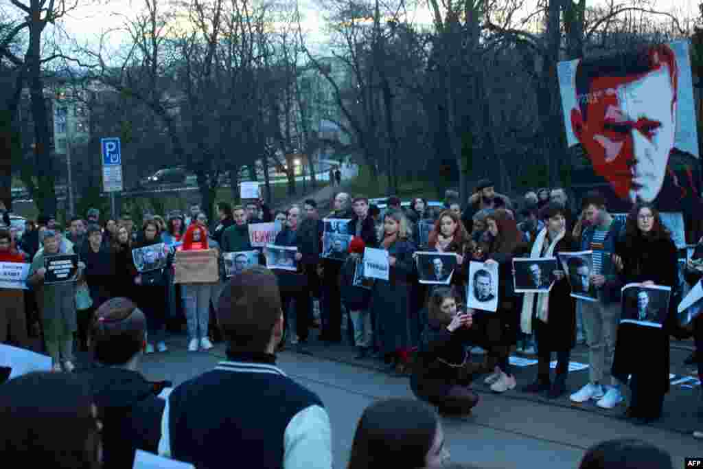 Praga, Cehia - În fața Ambasadei Rusiei 
