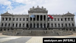 Ուրուգվայի խորհրդարանի շենքը Մոնտեվիդեոյում, արխիվ