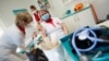 Sunt programat la vaccinare cu AstraZeneca? Mă mai duc? Ce răspund specialiștii de la RoVaccinare 