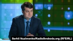 За словами Разумкова, засідання РНБО, на якому ухвалили рішення щодо блокування телеканалів «112 Україна», NewsOne та Zik, відбулося у форматі письмового опитування