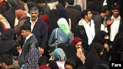تب شدید قیمت ها در ایران همچنان در حال اوج گیری است.(عکس: فارس)