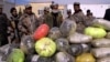 Сатыкка даярдалган героин ооган полициясы тарабынан алынган учур. Герат, 14-январь, 2014-жыл. 