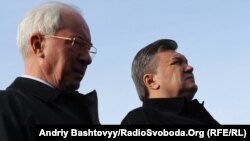ДБР завершило спеціальне досудове розслідування щодо експрезидента Вікторія Януковича (праворуч) та колишнього прем’єр-міністра Миколи Азарова
