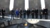 Председатель Бундестага Норберт Ламмерт в мемориальном комлексе памяти жертв Геноцида армян «Цицернакаберд», Ереван, 6 марта 2013 г. 
