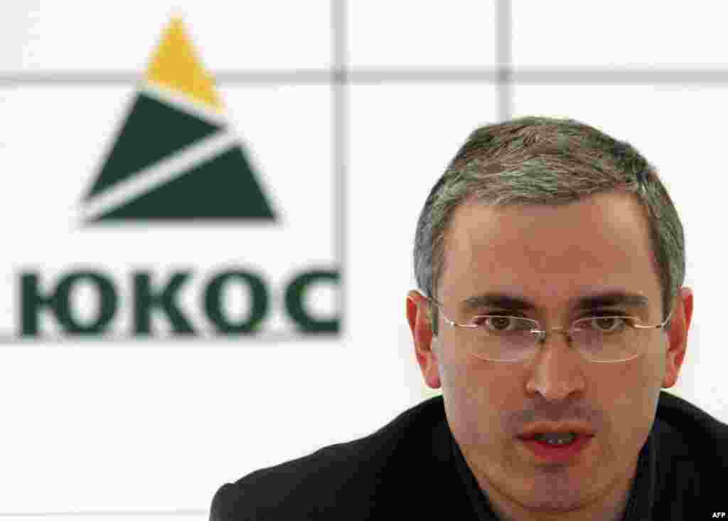Хадаркоўскі выступае ў штаб-кватэры ЮКОС за некалькі месяцаў да арышту&nbsp;
