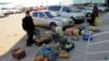 Aşgabat, bazardan ýer ýetmedik satyjy. Arhiw suraty