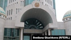 Здание сената парламента Казахстана.