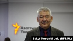Азимбек Бекназаров, саясатчы.