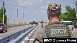 У ДПСУ зазначили, що політтехнолога відправили додому зворотним рейсом