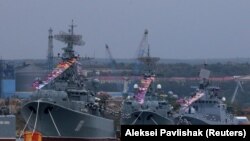До 2014 року значну частину корабельних двигунів Росія закуповувала в Україні і країнах НАТО, однак це стало неможливим через санкції.