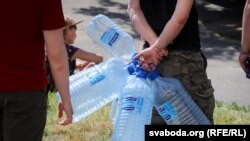 Пустыя бутэлькі з-пад вады. Ілюстрацыйнае фота