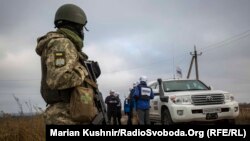 Розведення військ, сил та засобів поблизу Петрівського, Донецької області.