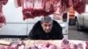 Когда дело доходит до уличной торговли без соответствующей лицензии, здесь сотрудники Национального агентства продовольствия лишены права проверить товар